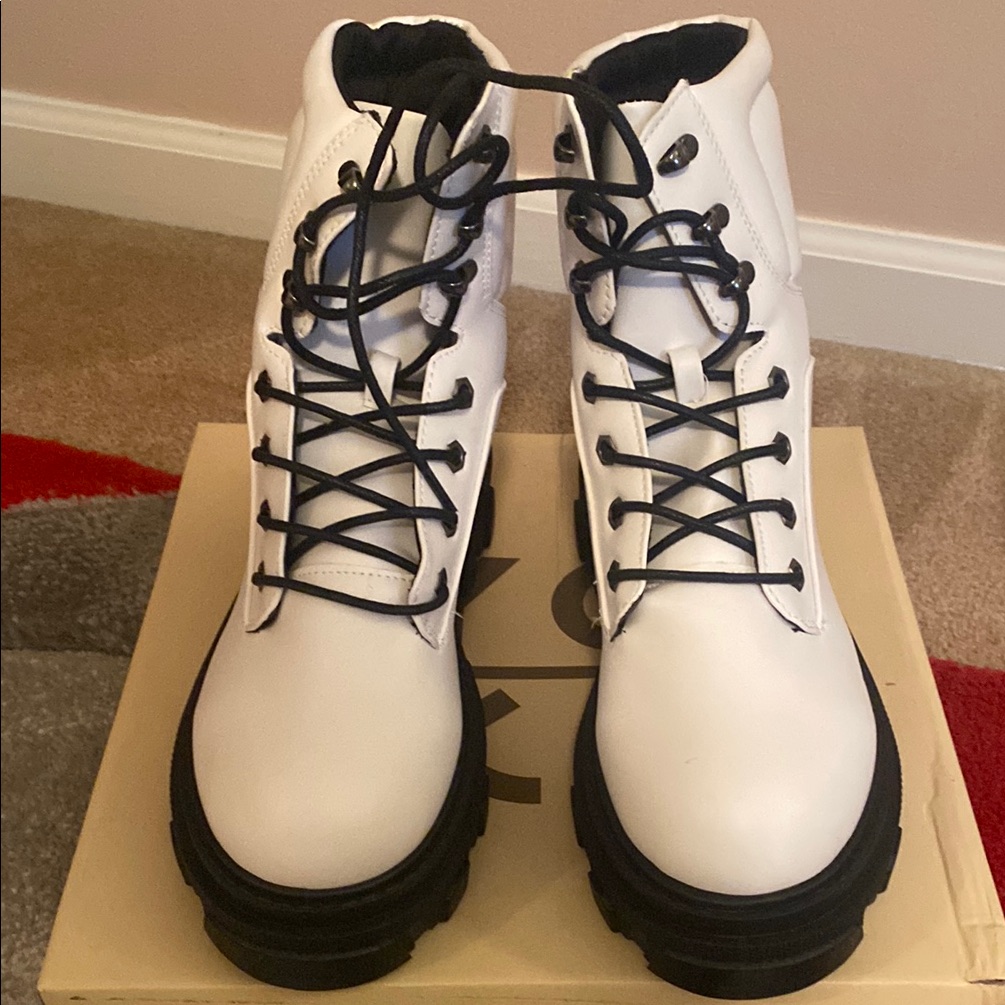 Brand New White Boots Sz 11